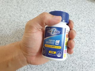 [원어데이] 미국판매 1위 멀티비타민, 하루 한 알로 최대 21가지 비타민과 미네랄을 한번에~ — 5점을 준 리뷰어가 2021년 10월 올린 사용 사진
