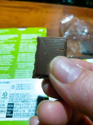 당류2g 자일리톨로 단맛을낸 슈카 퓨어비건 무설탕초콜릿 Xucker vegan 2개입 — 5점을 준 리뷰어가 2021년 4월 올린 사용 사진