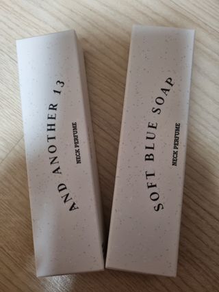 멈칫(MUMCHIT) 넥퍼퓸 NECKPERFUME 2가지 향 — 5점을 준 리뷰어가 2021년 12월 올린 사용 사진