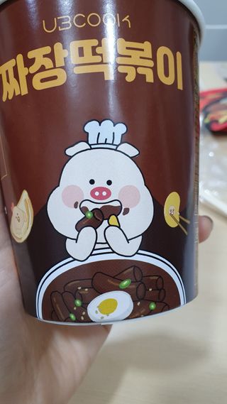 유비쿡 컵떡볶이 매운컵떡볶이2개/ 짜장컵떡볶이 2개  총 4개세트 — 4점을 준 리뷰어가 2021년 3월 올린 사용 사진