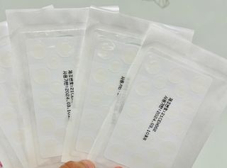 올리브영 엘라밴드 하이드로 도트 스팟패치 12mm, 티트리 — 5점을 준 리뷰어가 2022년 10월 올린 사용 사진