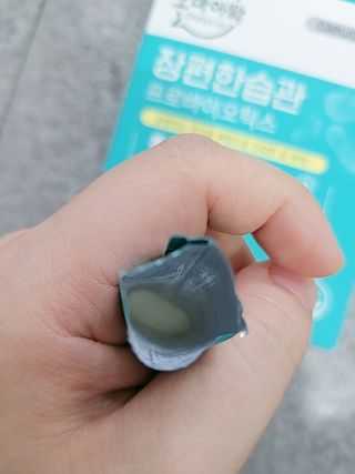 [유산균] 오마이락 장편한습관 프로바이오틱스 30P — 5점을 준 리뷰어가 2022년 12월 올린 사용 사진