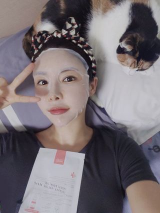 쿠피 피디알엔 연어 더마 페이셜 마스크 — 5점을 준 리뷰어가 2021년 11월 올린 사용 사진