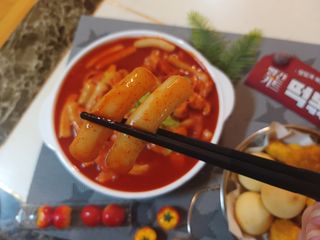 빨간키트 떡볶이 밀키트 2~3인분 매운맛 국물 떡볶이 만들기 쉬운 황금 레시피 분말 소스로 간편한 요리 — 5점을 준 리뷰어가 2021년 10월 올린 사용 사진