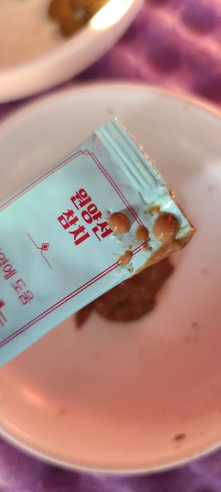 페페로니 잘 먹는 캣츄 - 원양선 참치 24개입 — 5점을 준 리뷰어가 2021년 8월 올린 사용 사진