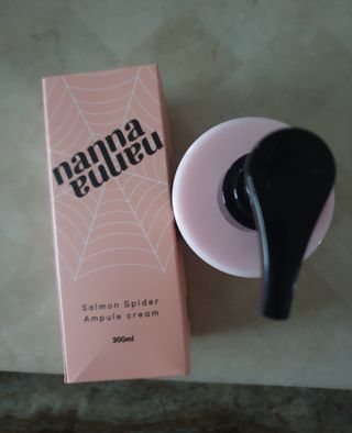 난나 살몬 스파이더 검버섯 미백 톤업 화이트닝 연어 앰플 크림 300ml 대용량 — 5점을 준 리뷰어가 2022년 8월 올린 사용 사진
