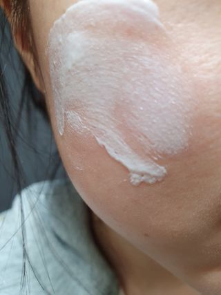 [후르디아] 민감피부를 위한 무기자차 논나노 아보카도 선크림 — 4점을 준 리뷰어가 2023년 4월 올린 사용 사진