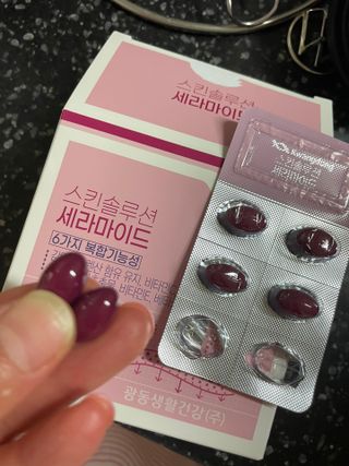 광동생활건강 [다시 쌓는 피부장벽] 광동 스킨솔루션 세라마이드 60캡슐 — 5점을 준 리뷰어가 2023년 6월 올린 사용 사진