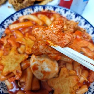 빨간키트 떡볶이 밀키트 2~3인분 매운맛 국물 떡볶이 만들기 쉬운 황금 레시피 분말 소스로 간편한 요리 — 5점을 준 리뷰어가 2021년 10월 올린 사용 사진