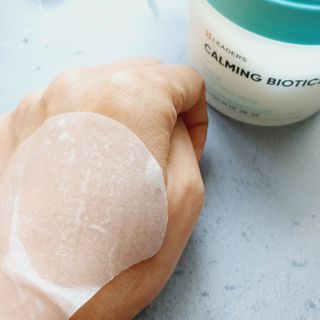 리더스코스메틱 리더스 카밍 바이오틱스 퀵 수딩 패드 — 5점을 준 리뷰어가 2022년 5월 올린 사용 사진
