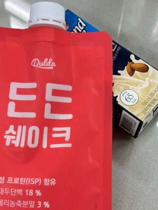 [덜다] 든든 식물성 단백질 쉐이크 40g X 7입 (곡물/딸기) — 5점을 준 리뷰어가 2023년 8월 올린 사용 사진