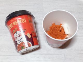 유비쿡 컵떡볶이 매운컵떡볶이2개/ 짜장컵떡볶이 2개  총 4개세트 — 4.5점을 준 리뷰어가 2021년 3월 올린 사용 사진