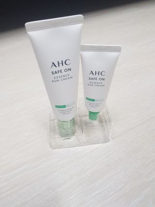 [AHC] 세이프온 에센스 선크림 올리브영 스페셜 증정 기획세트 — 5점을 준 리뷰어가 2022년 6월 올린 사용 사진