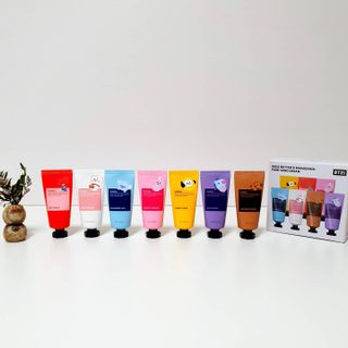 쿤달 BT21 시어버터 앤 마카다미아 퓨어 핸드크림 50ml 7구 기프트 세트 — 5점을 준 리뷰어가 2021년 3월 올린 사용 사진