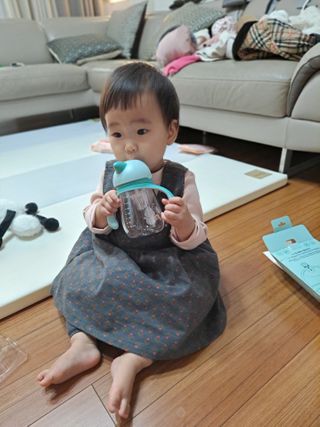 유비맘 트라이탄 코니빨대컵_컬러 랜덤 발송 — 5점을 준 리뷰어가 2021년 1월 올린 사용 사진