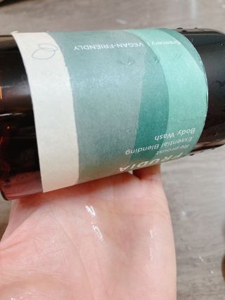 틱톡 [후르디아] 올리브영 아로마 비건 바디워시1종+바디로션1종 (그리너리) — 4.5점을 준 리뷰어가 2022년 11월 올린 사용 사진