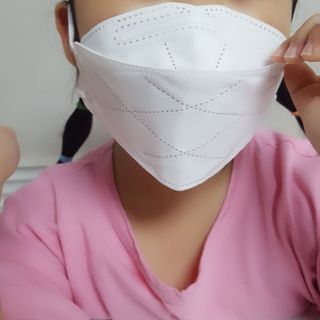 케이파이 나날마스크 [케이파이 나날] KF94 마스크 50매입 (개별포장) ,  여름에도 좋은 숨쉬기 편한 순수 국산 마스크 — 5점을 준 리뷰어가 2022년 9월 올린 사용 사진