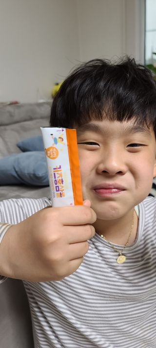 베거스코리아 [콜리케어] 키즈 홍삼콜리 딸기맛 14포 — 5점을 준 리뷰어가 2021년 5월 올린 사용 사진