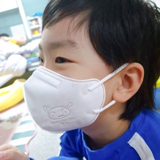 [숨그림]  덴탈마스크 짱구 우리아이 그리고 내가 쓰는 믿을수있는 케릭터 마스크  16종 — 4.5점을 준 리뷰어가 2021년 10월 올린 사용 사진