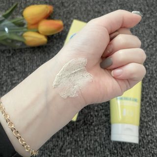 IO 아이오 오늘도 넌 눈부셔 - 데일리 스크럽 클렌징폼 — 3점을 준 리뷰어가 2021년 2월 올린 사용 사진