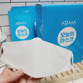 [심폐소생소] KF94 오늘의 마스크 대형 — 5점을 준 리뷰어가 2021년 12월 올린 사용 사진