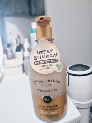 벨먼 내추럴스파 수분광채 스크럽 바디워시 600ml 5종 — 4점을 준 리뷰어가 2022년 5월 올린 사용 사진