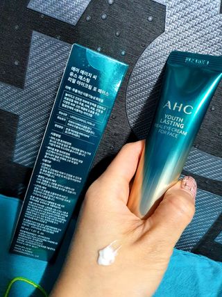 [NEW 탄력유턴 아이크림] AHC 유스 래스팅 리얼 아이크림 포 페이스 — 5점을 준 리뷰어가 2021년 3월 올린 사용 사진