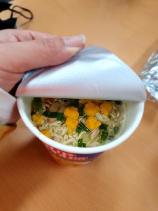 NISSIN 닛신 컵누들  4종 - 씨푸드오리지날, 씨푸드 스파이시, 씨푸드 커리, 씨푸드 XO소스 — 4점을 준 리뷰어가 2022년 11월 올린 사용 사진