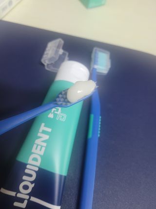 리퀴덴트 오랄케어 온가족용 리퀴덴트 더더 오랄케어 무불소 치약 + 임상시험완료 이중 미세 엠보싱 칫솔 올데이세트 — 5점을 준 리뷰어가 2021년 1월 올린 사용 사진