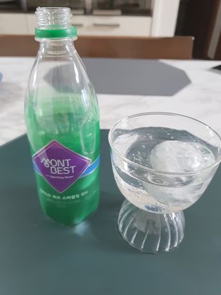 몽베스트 Montbest with Sparkling water Plain 20병 — 5점을 준 리뷰어가 2021년 11월 올린 사용 사진