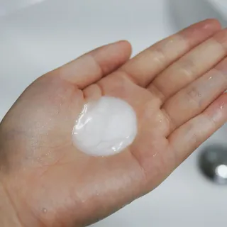 [HUREX] 휴렉스 볼류마이징 탈모완화 기능성 샴푸 150ml x 2개 — 5점을 준 리뷰어가 2021년 9월 올린 사용 사진