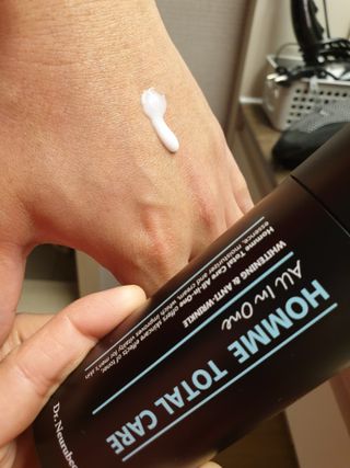 Dr.느루벗 느루벗 옴므 토탈 케어 올인원 118ml 남자 남성 스킨 로션 에센스 크림 화장품 — 5점을 준 리뷰어가 2021년 3월 올린 사용 사진