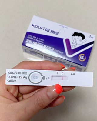 케이퓨리 아나파코 코로나 타액 자가 진단키트 1회분 3개 — 5점을 준 리뷰어가 2023년 4월 올린 사용 사진
