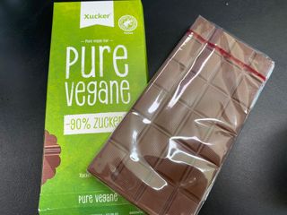 당류2g 자일리톨로 단맛을낸 슈카 퓨어비건 무설탕초콜릿 Xucker vegan 2개입 — 5점을 준 리뷰어가 2021년 4월 올린 사용 사진