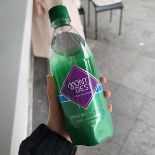 몽베스트 Montbest with Sparkling water Plain 20병 — 5점을 준 리뷰어가 2021년 10월 올린 사용 사진