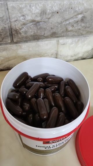 Swisse 스위스 고함량 프로폴리스 2,000mg 210정 — 5점을 준 리뷰어가 2021년 11월 올린 사용 사진