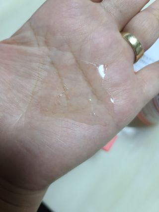 썸헤어 / SUMHAIR 썸헤어 실키 테라피 헤어 에센스 — 5점을 준 리뷰어가 2021년 6월 올린 사용 사진