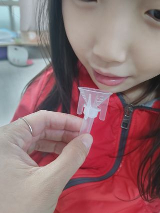 케이퓨리 아나파코 코로나 타액 자가 진단키트 1회분 3개 — 5점을 준 리뷰어가 2023년 4월 올린 사용 사진