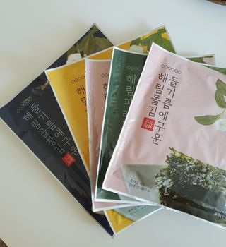 [해림맛김] 들기름에 구운 바삭바삭 김 4종 세트 + 1종 랜덤발송 총5개입 — 5점을 준 리뷰어가 2021년 2월 올린 사용 사진