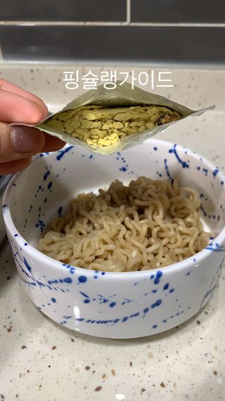 안심댕면 강아지라면 5봉지+쓰담쓰담 종합영양제 2스틱 샘플 증정 — 5점을 준 리뷰어가 2022년 8월 올린 사용 사진
