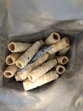 [유픽] 향으로 먹는 태국과자, 코코리즈 코코넛롤 2개 — 5점을 준 리뷰어가 2021년 2월 올린 사용 사진