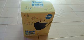 [심폐소생소] 오늘의마스크 KF94 소형 초등학생 어린이 마스크 — 5점을 준 리뷰어가 2022년 1월 올린 사용 사진