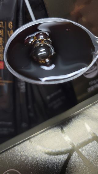 서울약사신협_6년근 고려홍삼정 천스틱 10g 30포 — 5점을 준 리뷰어가 2021년 11월 올린 사용 사진
