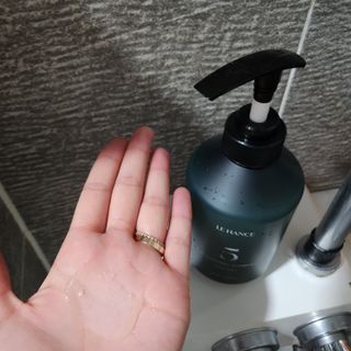 르핸스 퍼포밍 5 샴푸 비반트 포렛/베티버 포그 — 4점을 준 리뷰어가 2023년 2월 올린 사용 사진