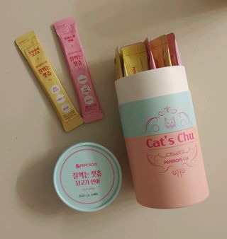 페페로니 잘 먹는 캣츄 - 무항생제 닭고기 12개 + 알래스카 연어 12개 — 5점을 준 리뷰어가 2021년 8월 올린 사용 사진