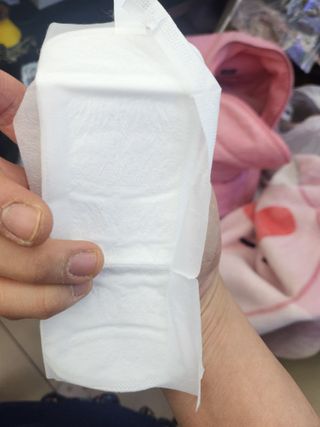 에어퀸 뉴브레스 유기농 생리대 4종 (팬티라이너 20P + 중형 10P + 대형 10P + 오버나이트 8P)_체험단 2차 — 5점을 준 리뷰어가 2024년 11월 올린 사용 사진