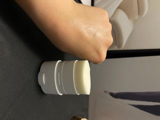 부쉬맨 워터프루프 서핑 선스틱 16g SPF50+ PA++++ — 5점을 준 리뷰어가 2023년 4월 올린 사용 사진