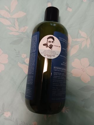 와사비랩 나우 스마트스토어 구매평 [와사비 랩] 와사비 스칼프 케어 샴푸 — 5점을 준 리뷰어가 2024년 4월 올린 사용 사진