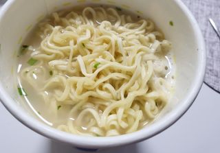 NISSIN 닛신 컵누들  4종 - 씨푸드오리지날, 씨푸드 스파이시, 씨푸드 커리, 씨푸드 XO소스 — 5점을 준 리뷰어가 2021년 12월 올린 사용 사진