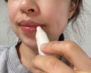 [후르디아] 올리브영 착한보습 비건 립버터 2종 — 5점을 준 리뷰어가 2022년 12월 올린 사용 사진